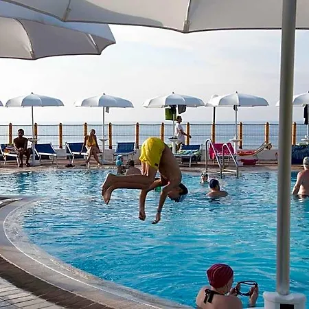 Il Poggio Di Tropea 2*